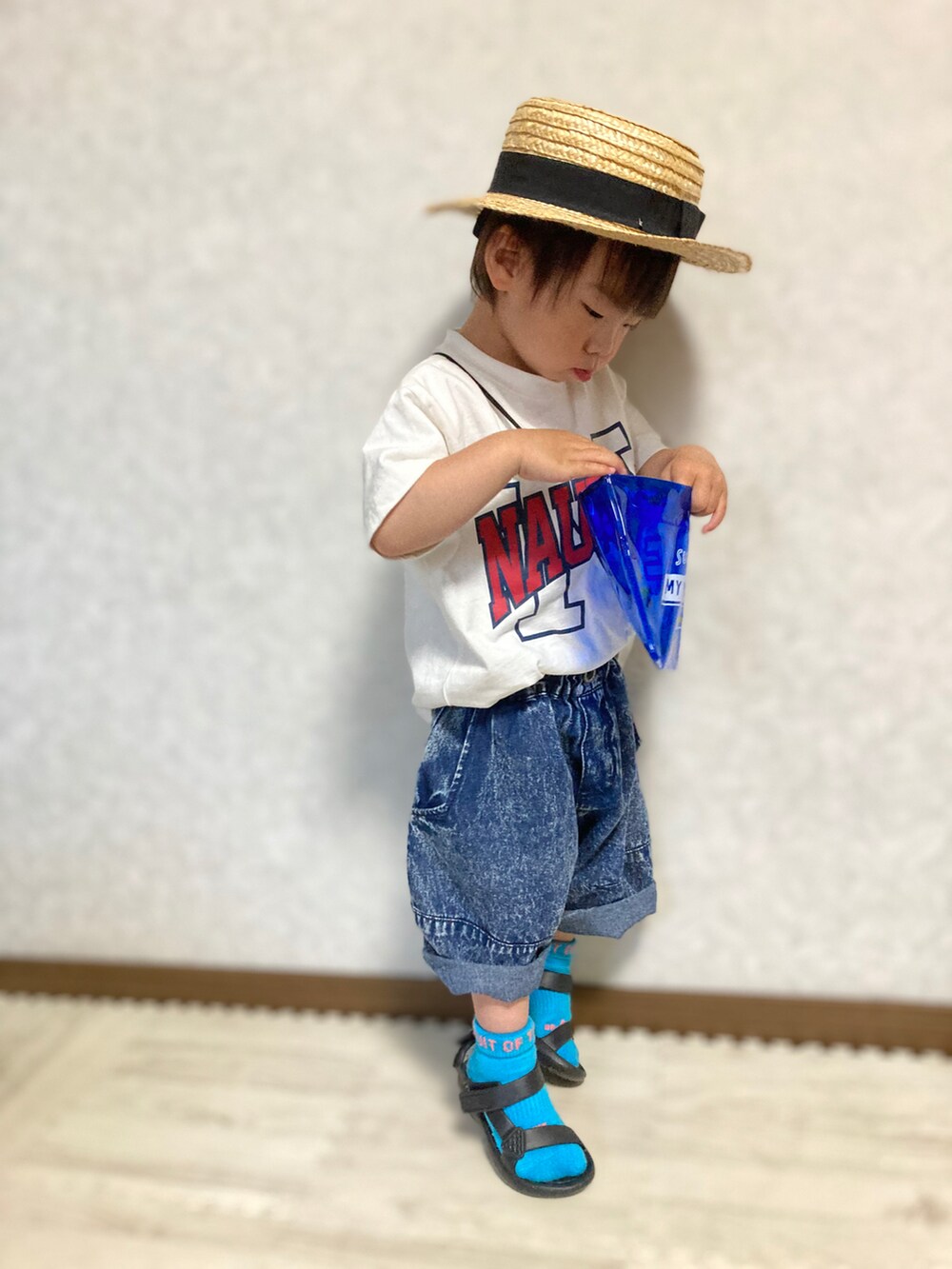 「ゆみっつ春のロゴ祭、ごきげんウィーク、ZOZOKIDSDAY、タックイン、ロゴT、カンカン帽、カラー×コーデ、カラーソックス、カジュアルコーデ、クリアバッグ、ビッグシルエット、ケミカルデニム、スポーツサンダル、アメカジ、ポシェット」|「NAUTICAの【NAUTICA/ノーティカ】カレッジロゴ「N」Tシャツ(Tシャツ/カットソー、ホワイト系)」を使った、lenlen23さん(キッズ・120cm)の春コーディネートの3枚目の写真