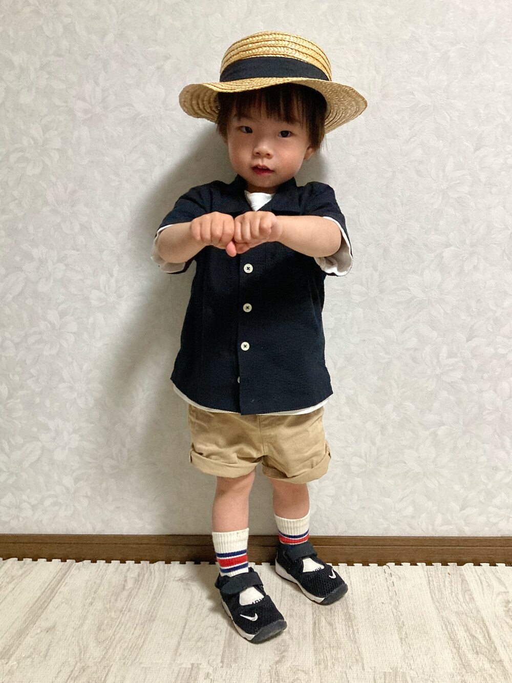 「お誕生日おめでとう！、ZOZOKIDSDAY、休日スタイル、タックイン、エアリフト、シャツスタイル、カジュアルコーデ、春夏コーデ、カンカン帽、プチプラ、シンプルコーデ、UNIQLO、レイヤードスタイル、オープンカラーシャツ、麦わら帽子」｜「西松屋のアイテム（ハット、ベージュ系）」を使った、lenlen23さん（キッズ・120cm）の春コーディネートの4枚目の写真