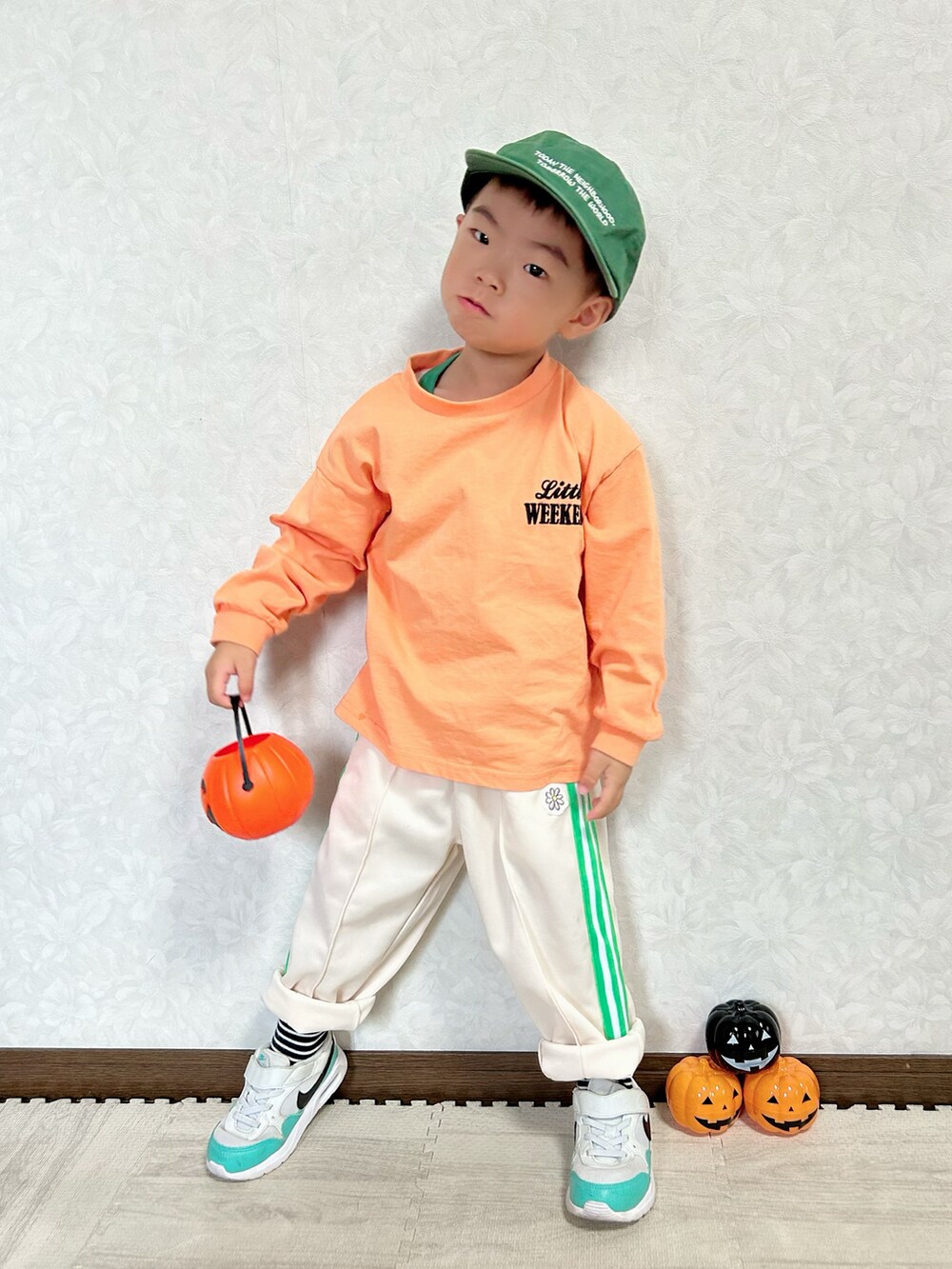 「秋服まるっと大公開、秋コーデ、スポーツミックス、アウトドアスタイル、キャップ、カジュアルコーデ、ロンT、スニーカー、韓国子供服、お出かけコーデ、休日スタイル、ハロウィン、スタバカスタマイズ、スウィーツ同盟会、靴下オタク」｜「UNIQLOのキッズ ピーナッツ2021 秋冬 キャップ 1,500円（キャップ、グリーン系）」を使った、lenlen23さん（キッズ・100cm）の秋コーディネートの3枚目の写真
