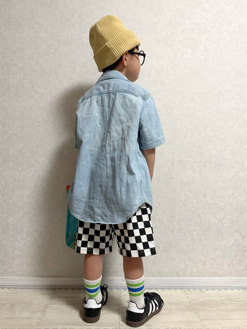 オレンジ系のTシャツ/カットソー、ブルー系のシャツ/ブラウス、その他のその他パンツを着用したキッズの夏コーディネートの5枚目の写真