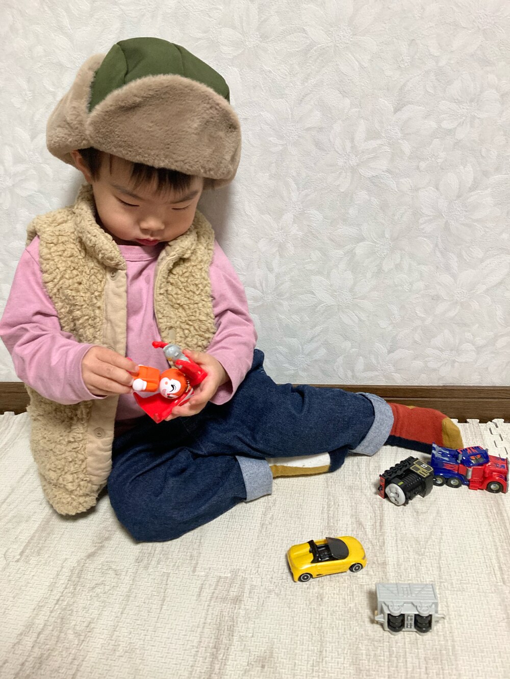 「私の推しブランド、モッズコート、ボアベスト、フライトキャップ、ムートンブーツ、ピンク男子、WEARは皆の拠り所、笑顔の輪を繋ごう、笑顔拡散、本気のパー子、markey's、STOP 誹謗中傷、ミリタリー、アポロブラザーズ&シスターズ、モコモコアウター」|「西松屋の966円 52cm 2way(帽子、グリーン系)」を使った、lenlen23さん(キッズ・120cm)の冬コーディネートの5枚目の写真