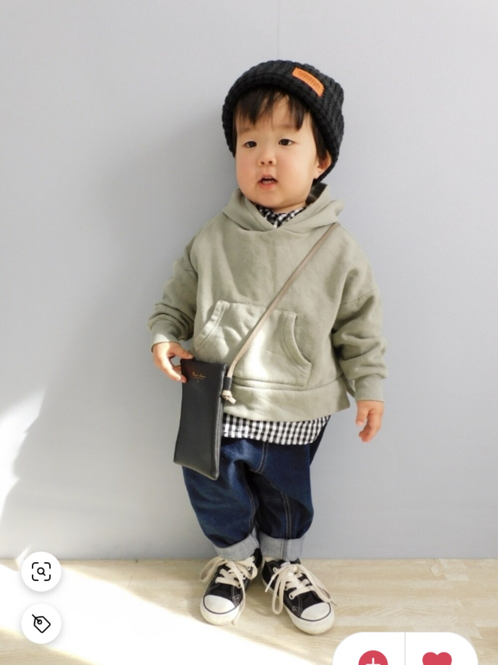 その他のシャツ/ブラウス、ベージュ系のパーカー、ブルー系のデニムパンツを着用したキッズの冬コーディネートの2枚目の写真