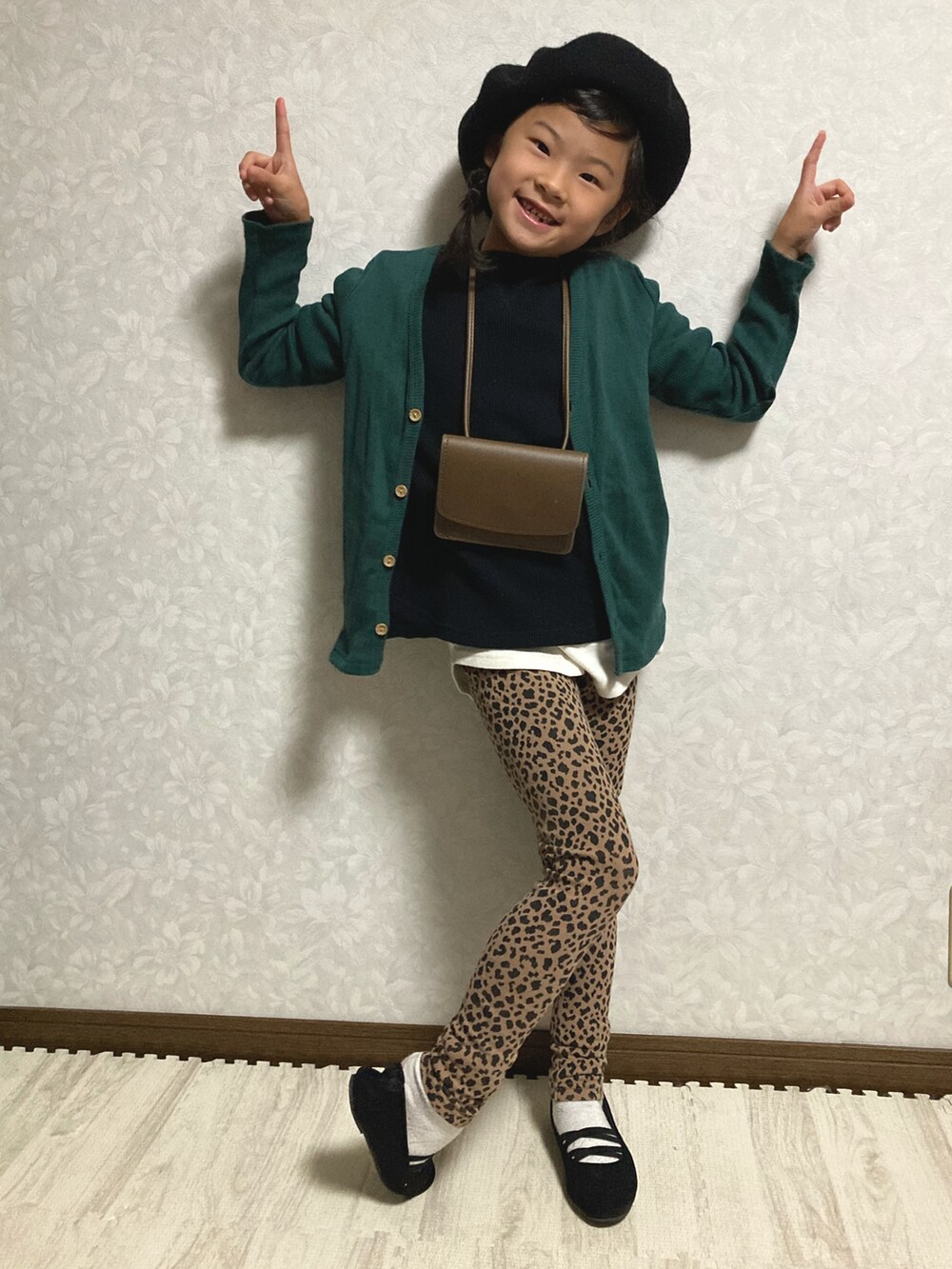 「カーディガン、ミリタリー、レオパード、ベレー帽、バレエシューズ、ミリタリーフェス、笑顔拡散、STOP 誹謗中傷、WEARは皆の拠り所、笑顔の輪を繋ごう、ミリタリーフェス勝手に後夜祭、レイヤードスタイル、グリーン、レギンス、ローリーズファーム(LOWRYS FARM)」|「前回コーデのアイテム(その他、その他)」を使った、lenlen23さん(キッズ・120cm)の秋コーディネートの2枚目の写真