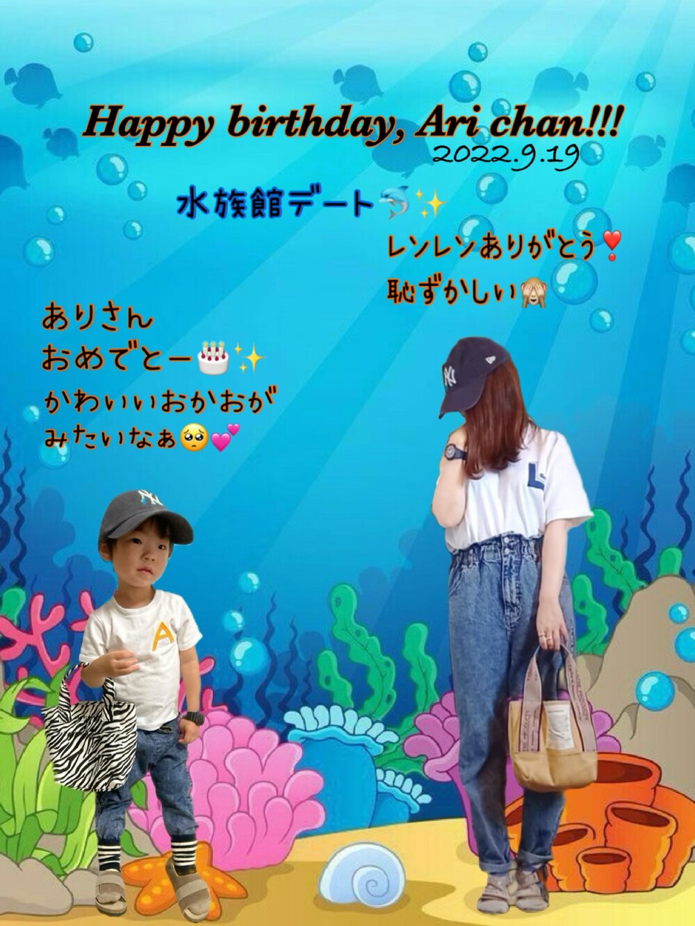 グレー系のカーディガン/ボレロ、ブルー系のデニムパンツ、その他のトートバッグを着用したキッズの秋コーディネートの2枚目の写真