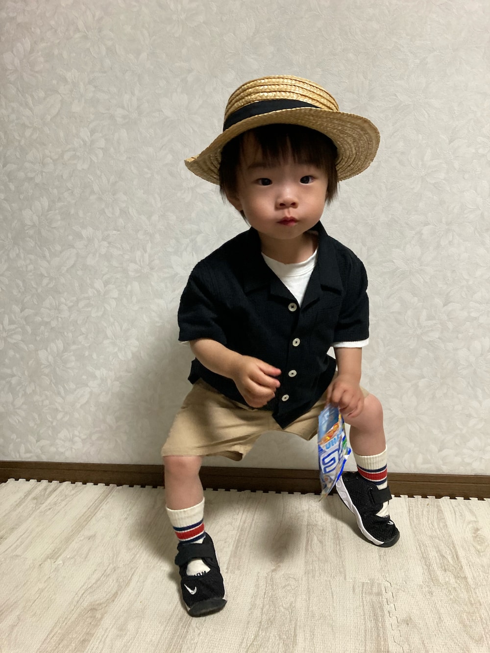 「お誕生日おめでとう！、ZOZOKIDSDAY、休日スタイル、タックイン、エアリフト、シャツスタイル、カジュアルコーデ、春夏コーデ、カンカン帽、プチプラ、シンプルコーデ、UNIQLO、レイヤードスタイル、オープンカラーシャツ、麦わら帽子」｜「西松屋のアイテム（ハット、ベージュ系）」を使った、lenlen23さん（キッズ・120cm）の春コーディネートの3枚目の写真