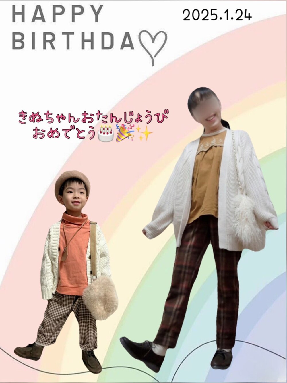 オレンジ系のスウェット、ホワイト系のカーディガン/ボレロ、ブラウン系のショルダーバッグを着用したキッズの冬コーディネートの2枚目の写真