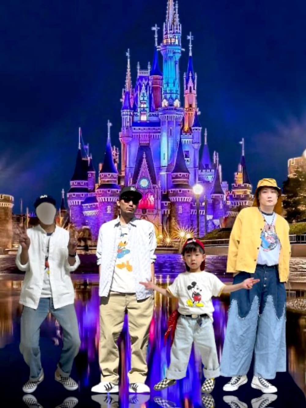 ホワイト系のTシャツ/カットソー、ホワイト系のTシャツ/カットソー、ブルー系のデニムパンツを着用したキッズの春コーディネートの2枚目の写真