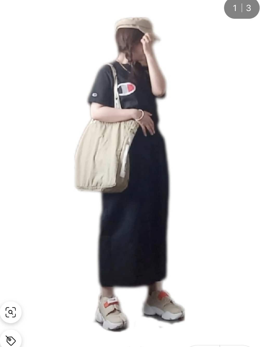 オレンジ系のシャツ/ブラウス、グリーン系のショルダーバッグ、ブルー系のデニムパンツを着用したレディースの夏コーディネートの3枚目の写真