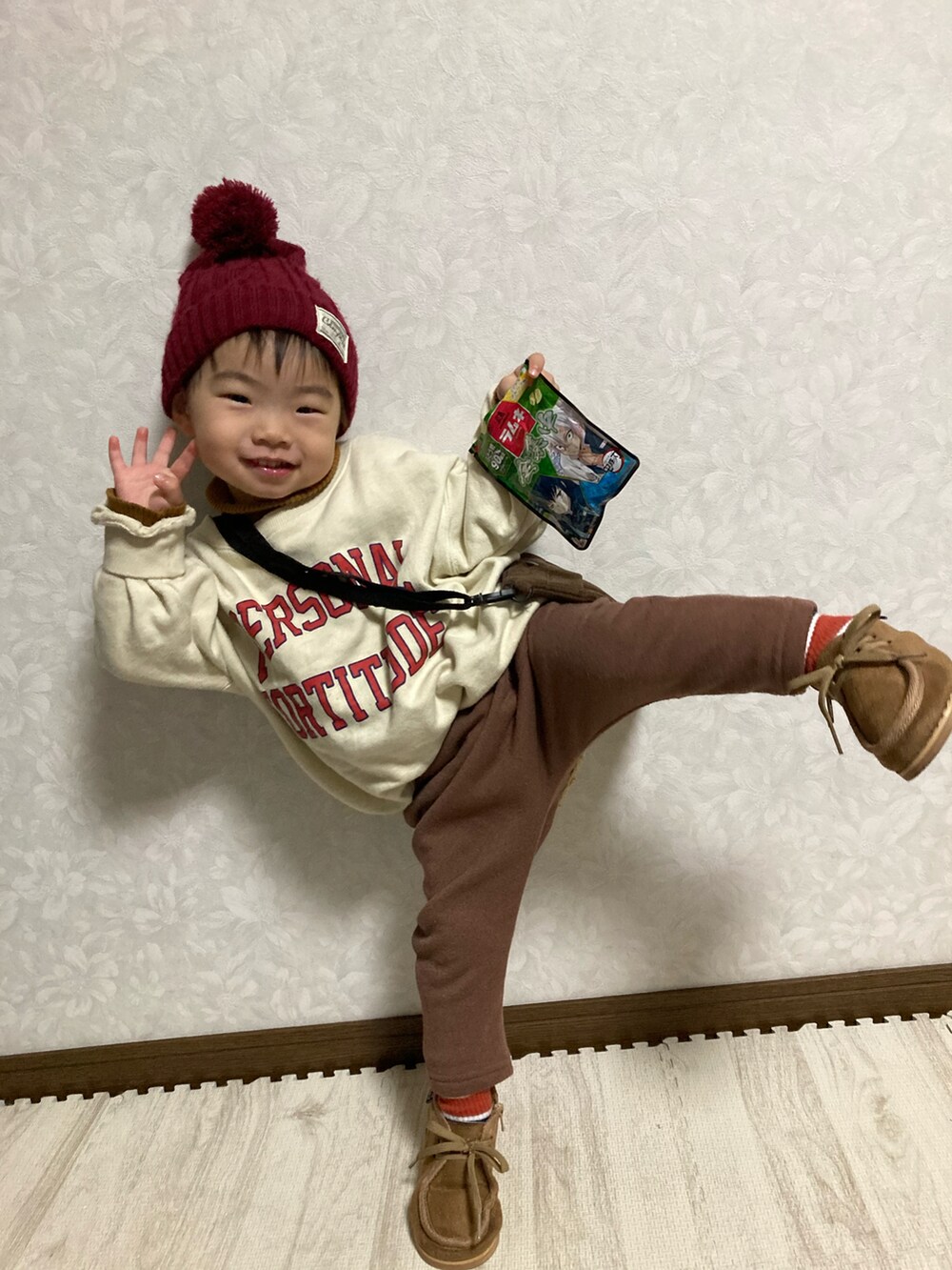 「プチプラ、私の推しブランド、BREEZE、しまむら、タートルネック、ニット帽、STOP 誹謗中傷、WEARは皆の拠り所、笑顔の輪を繋ごう、笑顔拡散、モカシンシューズ、モカシン、休日スタイル、ビッグシルエット、ワントーンコーデ」｜「BREEZEのタートルニット 100cm（ニット/セーター、イエロー系）」を使った、lenlen23さん（キッズ・80cm）の冬コーディネートの4枚目の写真