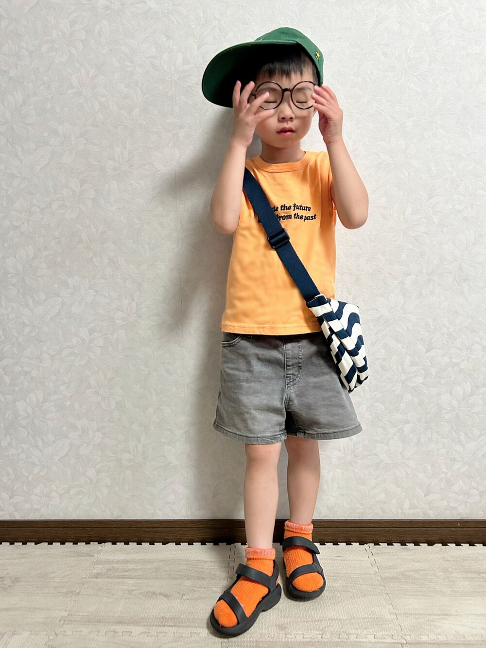 「真夏のかき氷フェス、カラフルコーデ、カジュアルコーデ、夏コーデ、アツいコーデ全部見せ、プチプラ、キャップ、サンダル、タンクトップ、ショルダーバッグ、UNIQLO、お出かけコーデ、休日スタイル」｜「UNIQLOのキッズ ピーナッツ2021 秋冬 キャップ 1,500円（キャップ、グリーン系）」を使った、lenlen23さん（キッズ・100cm）の夏コーディネートの3枚目の写真