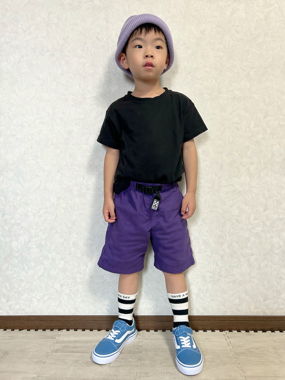 その他のTシャツ/カットソー、その他のシャツ/ブラウス、パープル系のパンツを着用したキッズの夏コーディネートの4枚目の写真