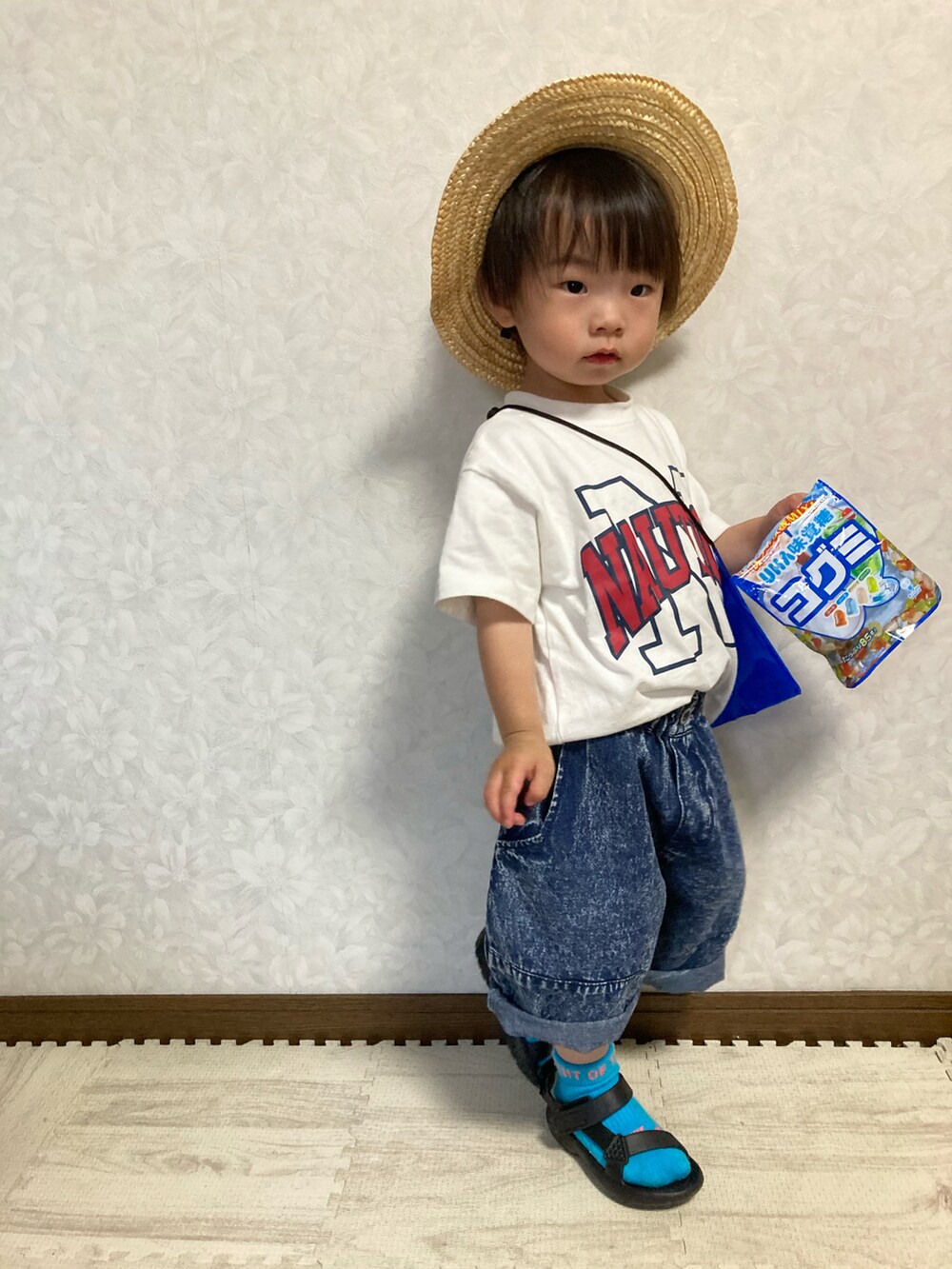 「ゆみっつ春のロゴ祭、ごきげんウィーク、ZOZOKIDSDAY、タックイン、ロゴT、カンカン帽、カラー×コーデ、カラーソックス、カジュアルコーデ、クリアバッグ、ビッグシルエット、ケミカルデニム、スポーツサンダル、アメカジ、ポシェット」|「NAUTICAの【NAUTICA/ノーティカ】カレッジロゴ「N」Tシャツ(Tシャツ/カットソー、ホワイト系)」を使った、lenlen23さん(キッズ・120cm)の春コーディネートの2枚目の写真