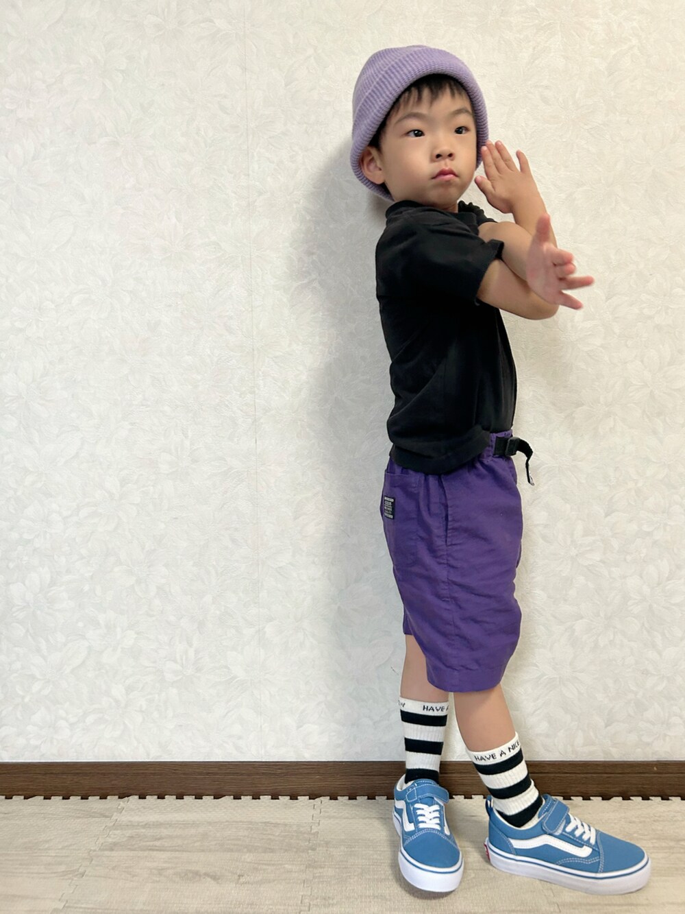 その他のTシャツ/カットソー、その他のシャツ/ブラウス、パープル系のパンツを着用したキッズの夏コーディネートの5枚目の写真