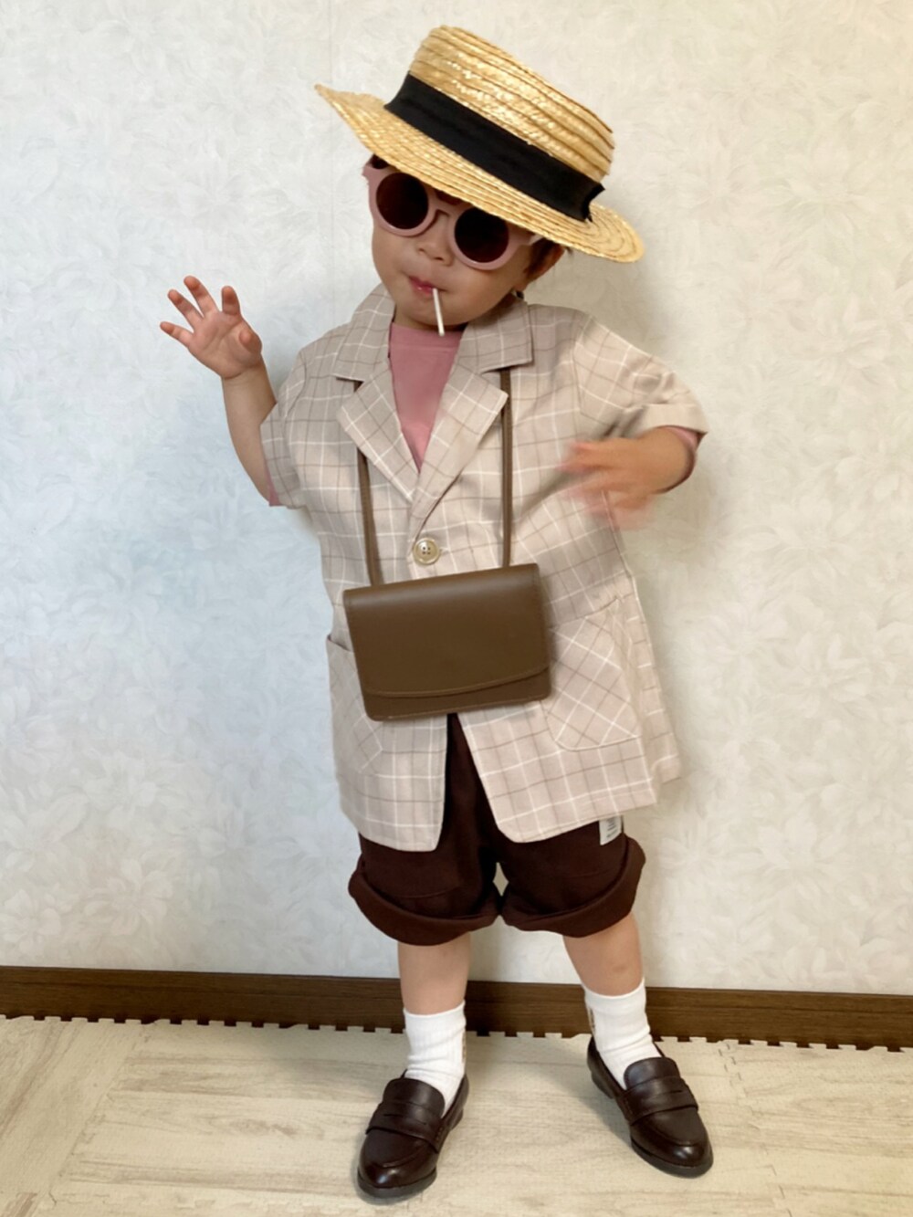 「ゆりポ、トラッドスタイル、ローファー、サングラス、レイヤードスタイル、シャツスタイル、ビッグシルエット、プチプラ、タックイン、ポシェット、麦わら帽子、ジャケットスタイル、休日スタイル、ブラウン、オープンカラーシャツ」｜「西松屋のアイテム（ハット、ベージュ系）」を使った、lenlen23さん（キッズ・90cm）の春コーディネートの2枚目の写真