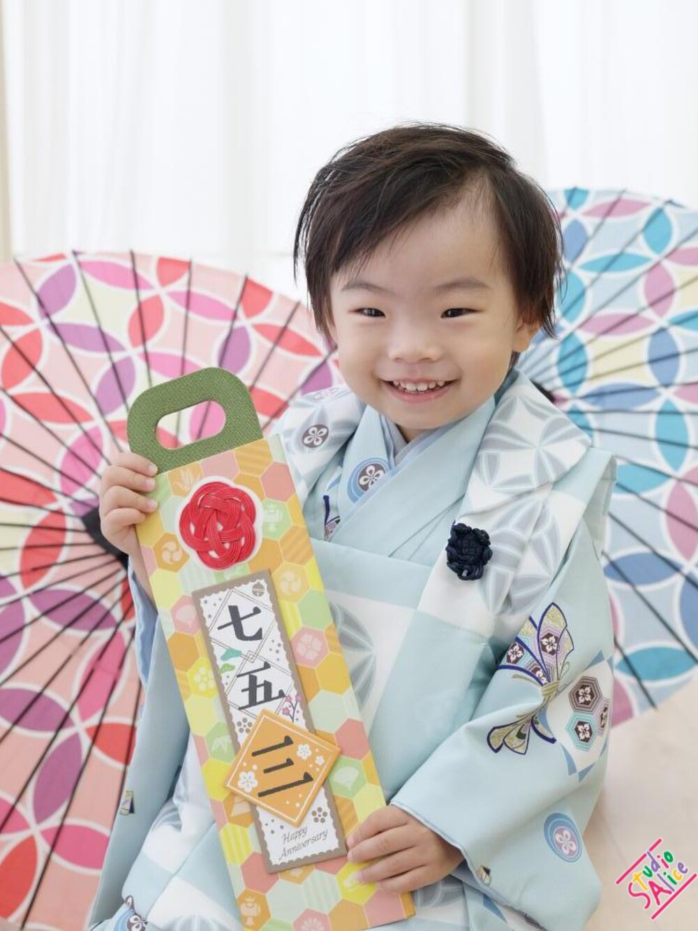 「七五三、3歳、うさこのスウィーツ同盟会、3歳男の子、スタジオ撮影、被布」|「七五三家族写真の地元の七五三イベントに参加(その他、その他)」を使った、lenlen23さん(キッズ・90cm)の冬コーディネートの2枚目の写真