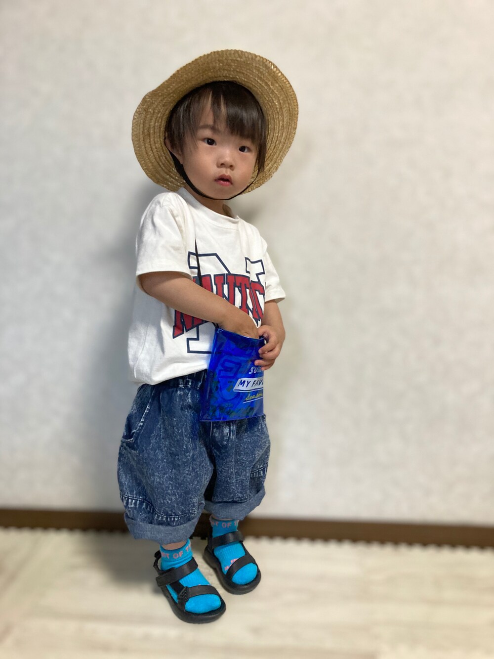 「ゆみっつ春のロゴ祭、ごきげんウィーク、ZOZOKIDSDAY、タックイン、ロゴT、カンカン帽、カラー×コーデ、カラーソックス、カジュアルコーデ、クリアバッグ、ビッグシルエット、ケミカルデニム、スポーツサンダル、アメカジ、ポシェット」|「NAUTICAの【NAUTICA/ノーティカ】カレッジロゴ「N」Tシャツ(Tシャツ/カットソー、ホワイト系)」を使った、lenlen23さん(キッズ・120cm)の春コーディネートの4枚目の写真