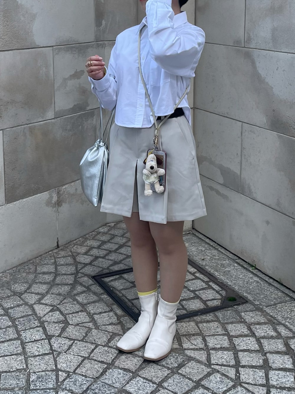 「MYMOOD.の2WAY巾着ミニショルダーバッグ（ショルダーバッグ、シルバー系）」を使った、suiさん（骨格ウェーブ・レディース・150cm）の夏コーディネートの2枚目の写真
