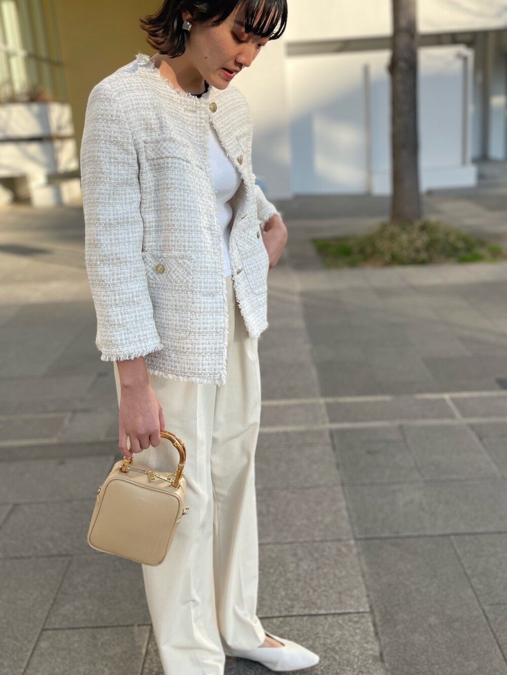 「ノーリーズ、NOLLEY'S、セレモニーコーデ、ハレの日、ツィードジャケット、ツィード、タックワイドパンツ、オールホワイト、ワントーンコーデ、オンオフ兼用、白パンプス、春コーデ、高身長女子、高身長コーデ」｜「NOLLEY’Sの《手洗い可能》配色リブ8分袖プルオーバーニット（ニット/セーター、ホワイト系）」を使った、fukudaさん（レディース・170cm）の冬コーディネートの5枚目の写真