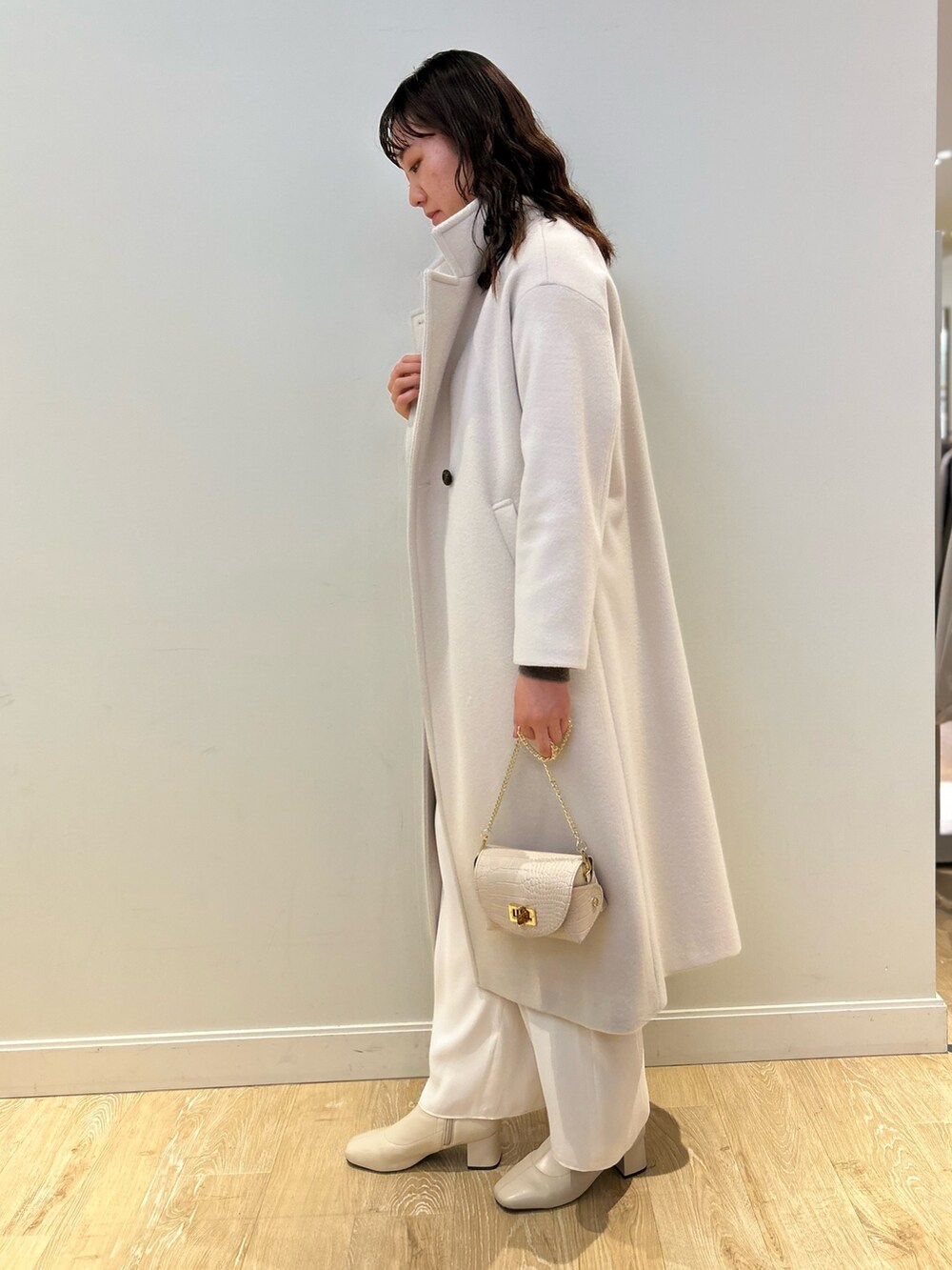 「NOLLEY'S、ロングコート、きれいめカジュアル、ブラウン、ニット、ベージュコーデ、サテンパンツ、冬コーデ、大人可愛い、高身長女子、高身長コーデ」｜「NOLLEY’Sの◇【WEB限定】カシミヤブレンドヘンリープルオーバーニット（ニット/セーター、ブラウン系）」を使った、fukudaさん（レディース・170cm）の冬コーディネートの6枚目の写真