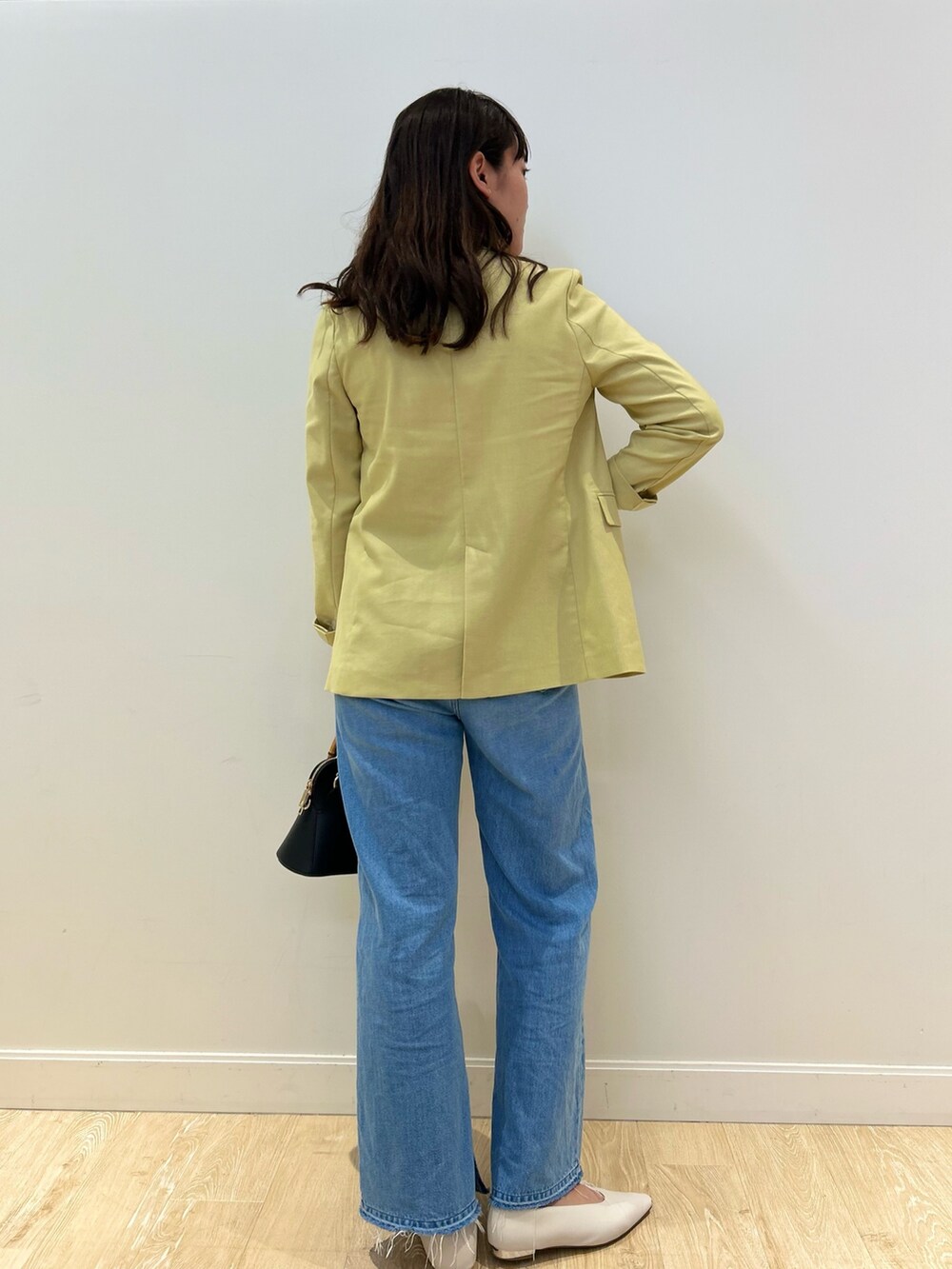 「NOLLEY'S、ジャケット、ジャケットスタイル、デニム、デニムパンツ、キレイめ、きれいめカジュアル、春コーデ、高身長女子、高身長コーデ」｜「Rie Millerのスリットフレアハイウエストデニム（デニムパンツ、ブルー系）」を使った、fukudaさん（レディース・170cm）の春コーディネートの5枚目の写真