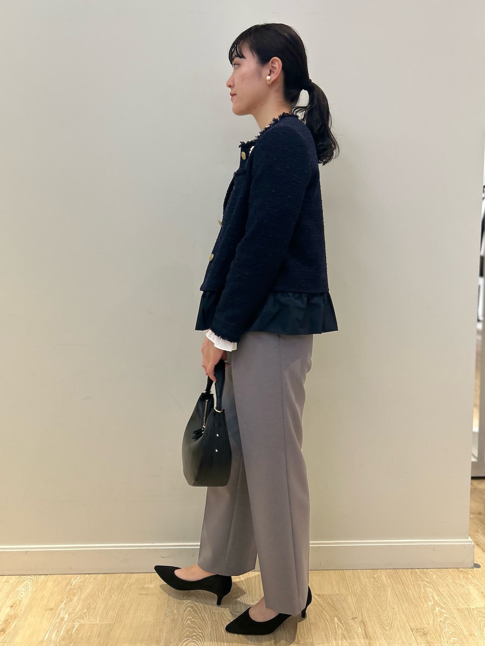 「NOLLEY'S、セレモニー、セレモニーコーデ、ハレの日、ツイード、ワイドパンツ、キレイめ、フォーマル、高身長女子、高身長コーデ」|「NOLLEY’SのBISHU JAPAN コットンフラッグツイードクルーネックジャケット(ノーカラージャケット、ブルー系)」を使った、fukudaさん(レディース・170cm)の冬コーディネートの3枚目の写真