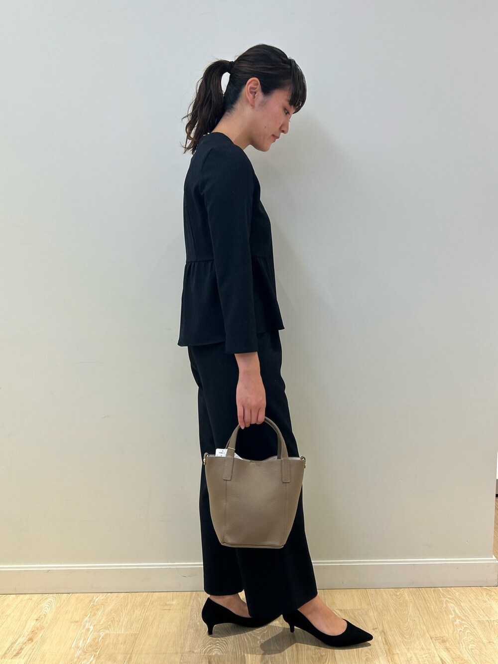 「NOLLEY'S、セレモニー、キレイめ、ロングコート、セットアップ、ワイドパンツ、フォーマル、高身長女子、高身長コーデ」｜「NOLLEY’S Sophiの◇【WEB限定カラーあり】アンゴラビーバーベルテッドコート（その他アウター、ベージュ系）」を使った、fukudaさん（レディース・170cm）の冬コーディネートの6枚目の写真