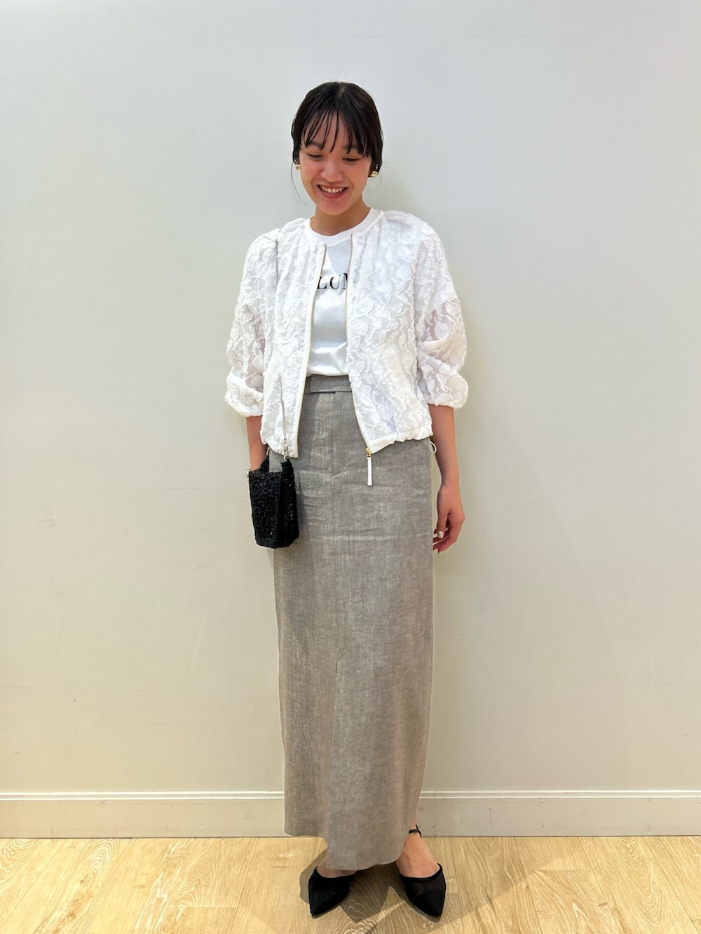 「NOLLEY'S、リネン、ジャガード、シアー、ブルゾン、大人かわいい、きれいめカジュアル、夏コーデ、高身長、高身長女子、高身長コーデ」|「NOLLEY’S Sophiの《セットアップ対応》ラメリネンタイトスカート(スカート、グレー系)」を使った、fukudaさん(レディース・170cm)の春コーディネートの2枚目の写真