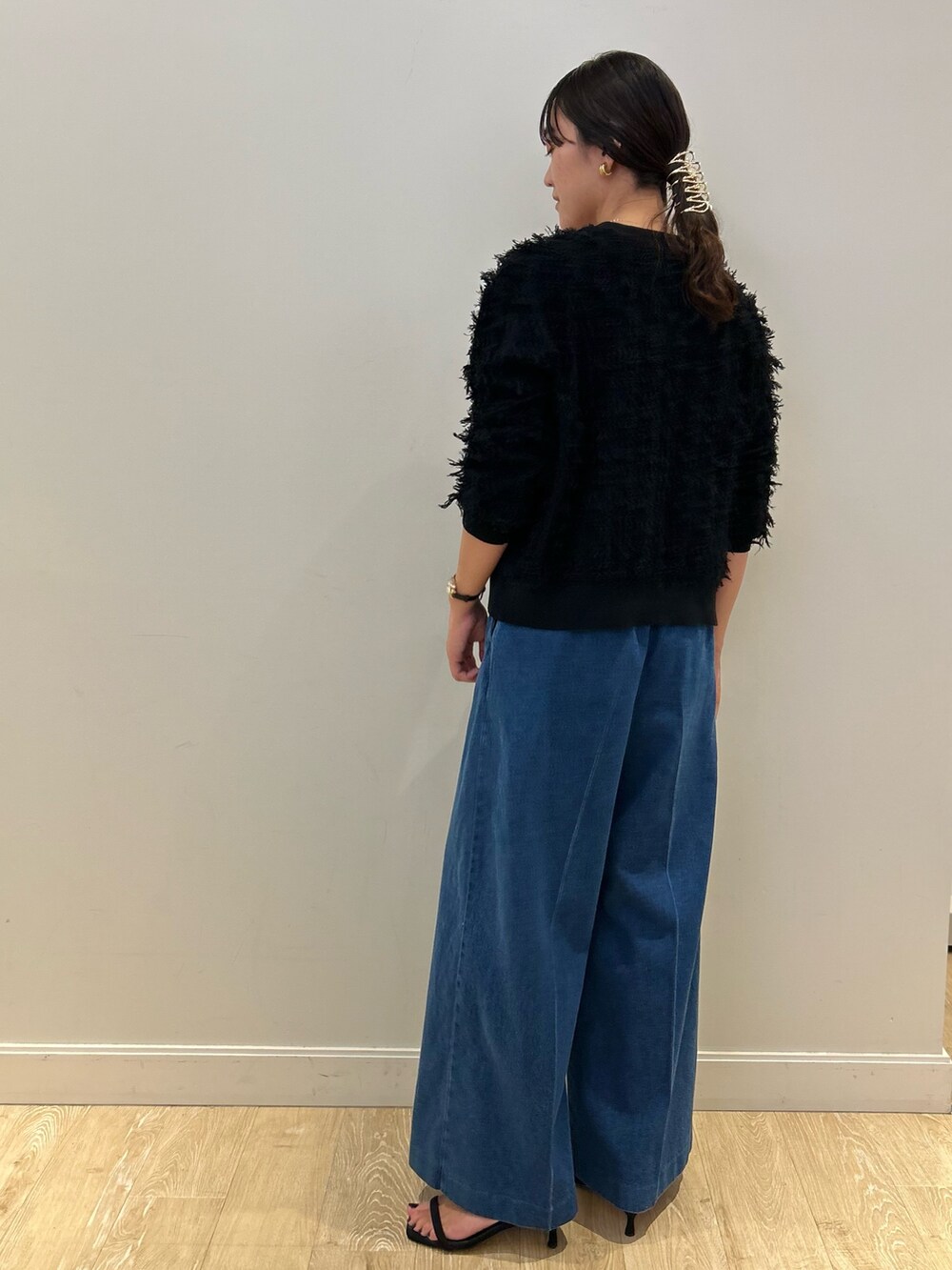 「NOLLEY'S、オールインワン、デニム、フリンジ、ジャガード、カーディガン、大人カジュアル、秋コーデ、秋服準備はじめました、高身長女子、高身長コーデ」｜「NOLLEY’Sの横長ボストン（ボストンバッグ、ブルー系）」を使った、fukudaさん（レディース・170cm）の夏コーディネートの5枚目の写真