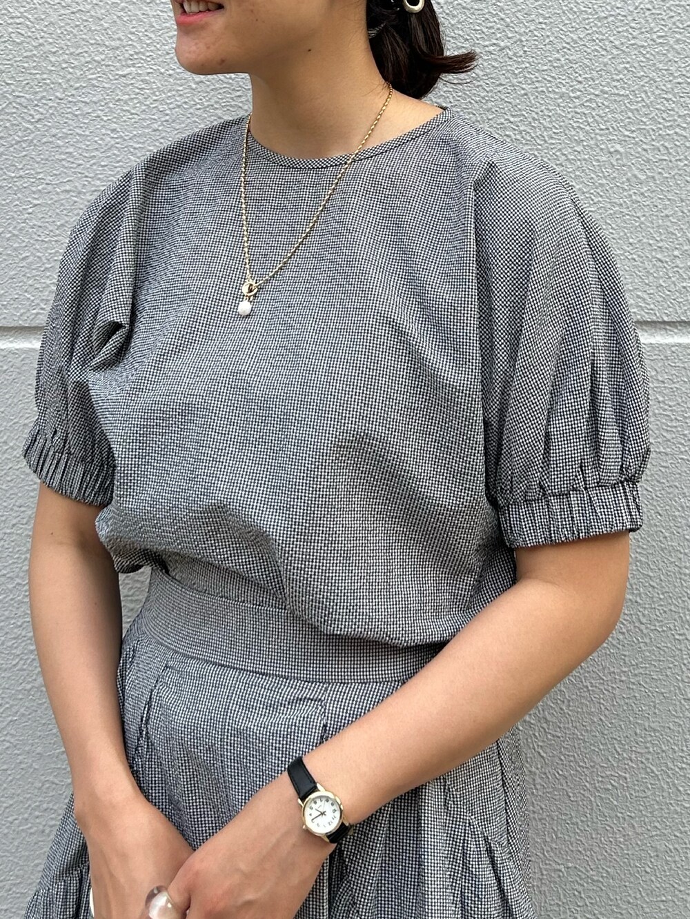 「NOLLEY'S、セットアップ、お出かけコーデ、サッカー素材、ポコポコ、ロングスカート、夏コーデ、高身長女子、高身長コーデ」｜「NOLLEY’Sの《セットアップ対応》ポコポコサッカースカート（スカート、グレー系）」を使った、fukudaさん（レディース・170cm）の夏コーディネートの7枚目の写真