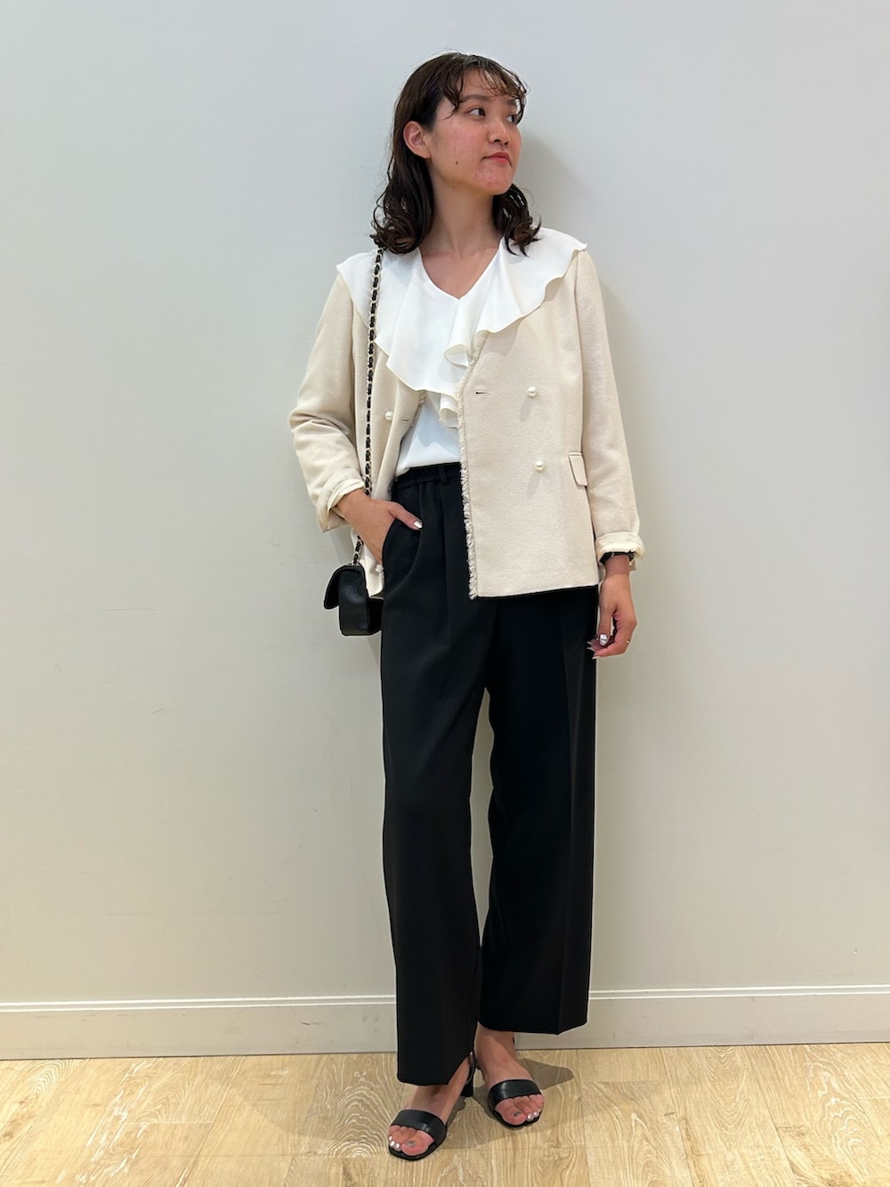 「NOLLEY'S、キレイめ、ツイードジャケット、ジャケットスタイル、ワイドパンツ、フリルトップス、きちんとスタイル、セレモニー、高身長女子、高身長コーデ」｜「NOLLEY’Sの◇【WEB限定サイズあり】ウォッシャブルイージーワイドパンツ（その他パンツ、ブラック系）」を使った、fukudaさん（レディース・170cm）の秋コーディネートの2枚目の写真