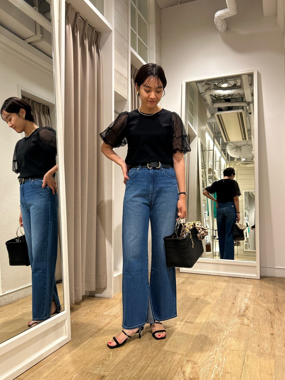 「チュール、バルーンスリーブ、デニム、デニムコーデ、かごバッグ、オトナカワイイ、大人かわいい、レオパード、NOLLEY'S、高身長女子、高身長コーデ、ショートヘア」｜「NOLLEY’SのNOLLEYS HOTEL KEY CHARM（チャーム、ブルー系）」を使った、fukudaさん（レディース・170cm）の夏コーディネートの4枚目の写真