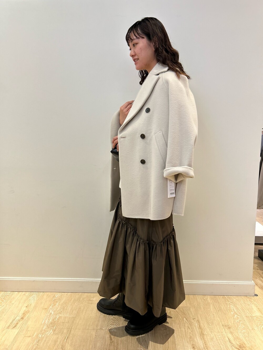 「NOLLEY'S、大人可愛い、大人カジュアル、ギャザースカート、カーディガン、ゆるっとコーデ、シアートップス、カーキスカート、休日スタイル、高身長女子、高身長コーデ」｜「NOLLEY’Sの◇【WEB限定】タフタバルーンスカート（スカート、グリーン系）」を使った、fukudaさん（レディース・170cm）の冬コーディネートの5枚目の写真