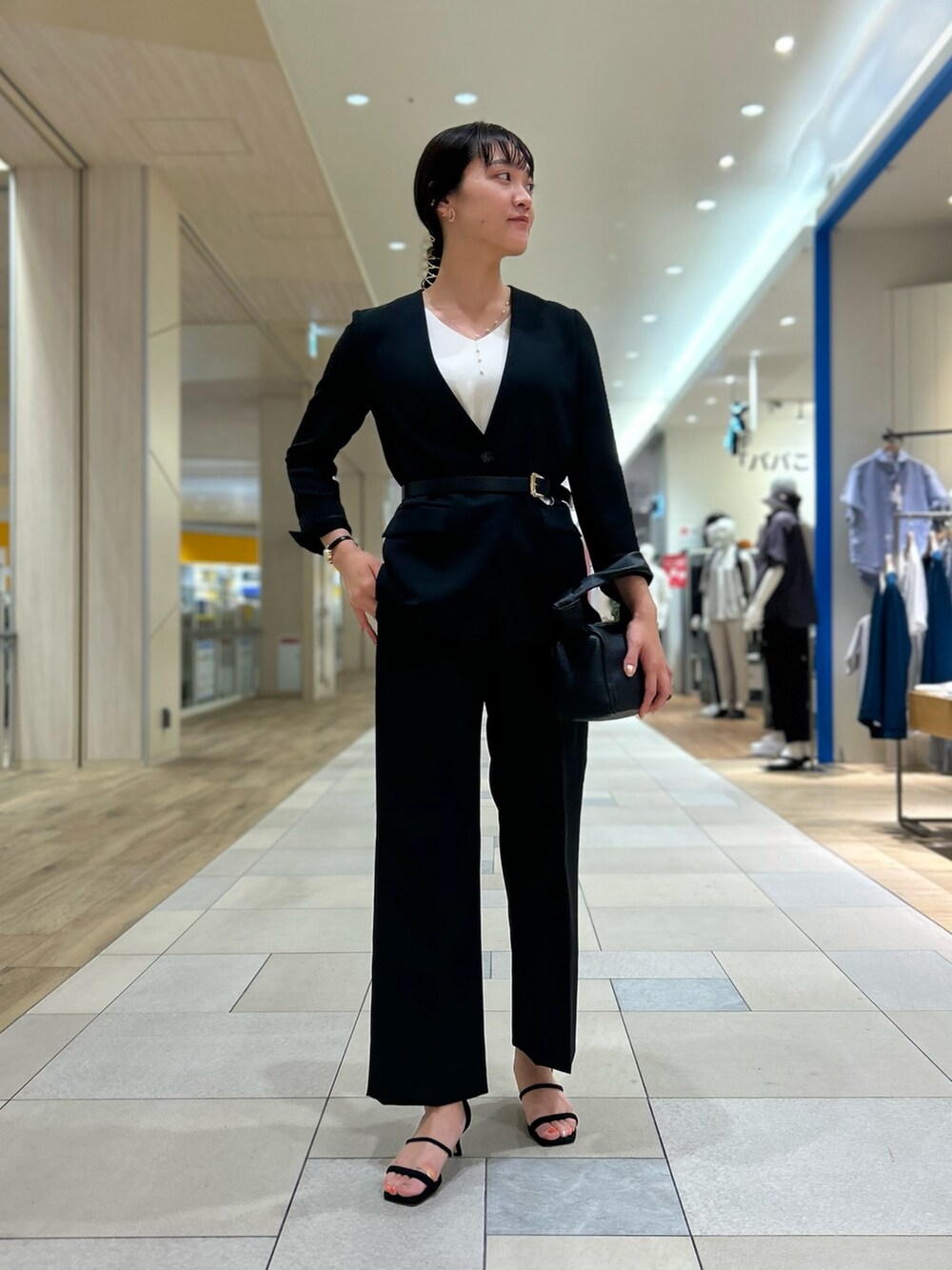 「NOLLEY'S、フォーマル、セミフォーマル、きちんとスタイル、ブラックコーデ、キレイめ、マニッシュ、セットアップ、モノトーン、ジャケット、高身長女子、高身長コーデ」｜「NOLLEY’S Sophiの《セットアップ対応》ウォッシャブルマットサテンワイドストレートパンツ（その他パンツ、ブラック系）」を使った、fukudaさん（レディース・170cm）の夏コーディネートの2枚目の写真