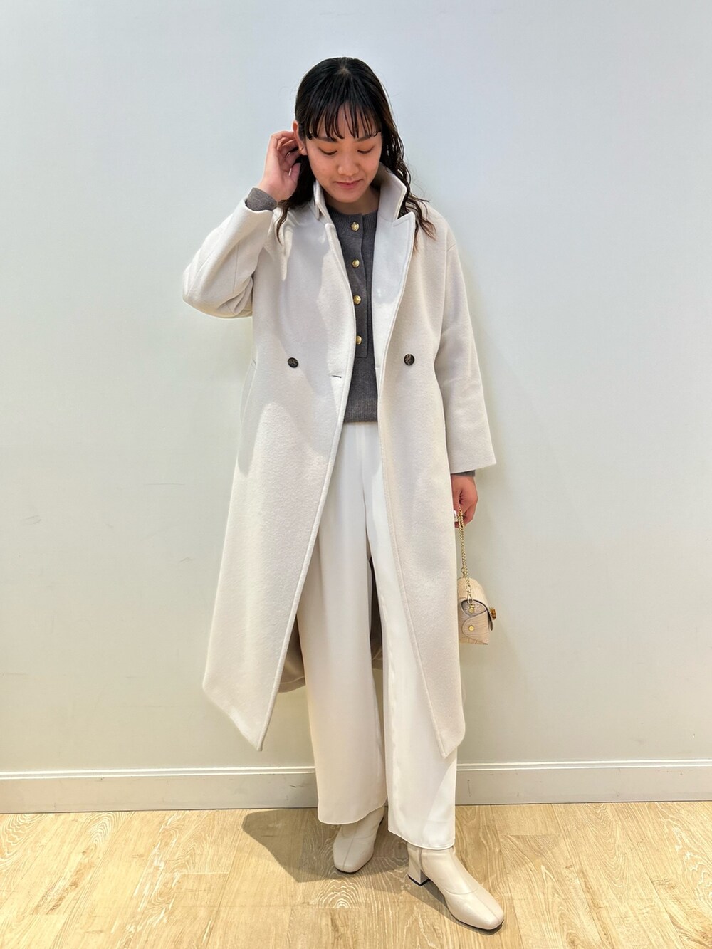 「NOLLEY'S、ロングコート、きれいめカジュアル、ブラウン、ニット、ベージュコーデ、サテンパンツ、冬コーデ、大人可愛い、高身長女子、高身長コーデ」｜「NOLLEY’Sの◇【WEB限定】カシミヤブレンドヘンリープルオーバーニット（ニット/セーター、ブラウン系）」を使った、fukudaさん（レディース・170cm）の冬コーディネートの5枚目の写真