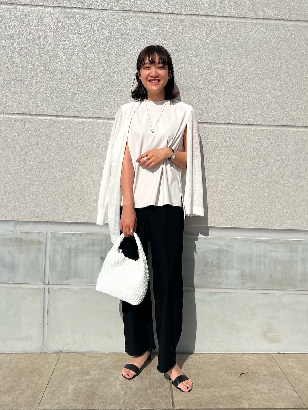 「NOLLEY'S、オフィススタイル、キレイめ、ハンサムコーデ、ストレッチパンツ、ＵＶカット、アクティブ、ノースリーブ、メッシュバッグ、通勤コーデ、リラックススタイル、高身長女子、高身長コーデ」｜「NOLLEY’Sの◇【WEB限定】アクティビティシリーズ《高機能素材》UVカットタックワイドパンツ（その他パンツ、ブラック系）」を使った、fukudaさん（レディース・170cm）の夏コーディネートの2枚目の写真