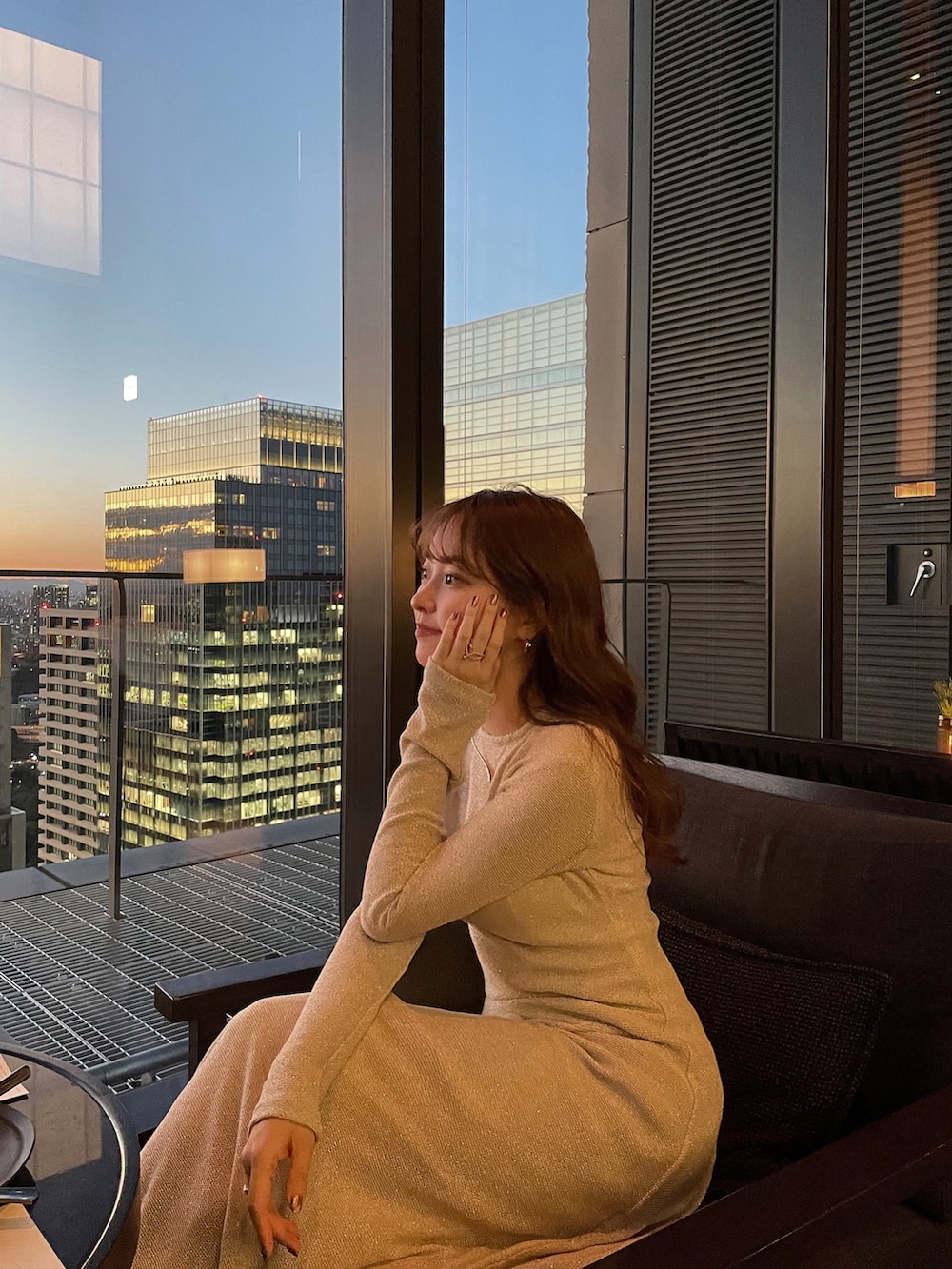 「大人カジュアル、ワンピースコーデ、オケージョン、オケージョンスタイル、ZARA、ザラ、ザラジョ、淡色コーデ、淡色女子、淡色、オールホワイト、ワントーンコーデ、きれいめコーディネート、きれいめカジュアル、デート」｜「GUCCIのアイテム（バッグ、ベージュ系）」を使った、ohnoayukaさん（レディース・155cm）の冬コーディネートの3枚目の写真