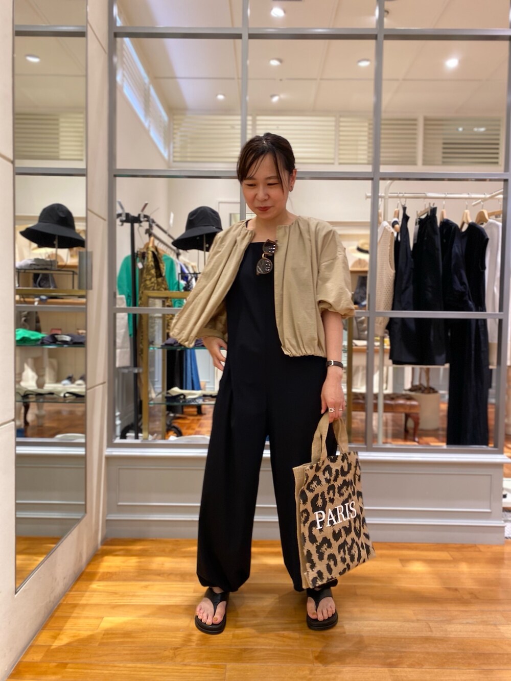「オールインワン、パンツスタイル、カジュアル、大人カジュアル、ワイドパンツ、休日スタイル」｜「NOLLEY’Sのクレープコットンシアーシャツ（シャツ/ブラウス、イエロー系）」を使った、nol  MATSUDAさん（レディース・157cm）の春コーディネートの2枚目の写真