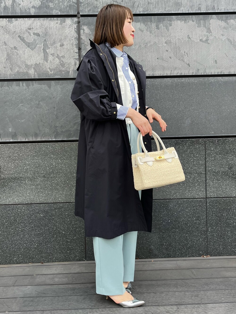 「NOLLEY'S、ノーリーズ、春アウター、ニット、カーディガン、シャツスタイル、カラーパンツ、ワイドパンツ、春コーデ、レイヤードスタイル、お出かけコーデ、通勤コーデ、高身長女子、ワントーンコーデ、30代」｜「NOLLEY’Sのウォッシャブル愛されイージータックワイドパンツ（その他パンツ、グリーン系）」を使った、SAYAKAさん（レディース・163cm）の春コーディネートの3枚目の写真