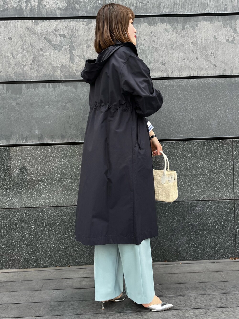 「NOLLEY'S、ノーリーズ、春アウター、ニット、カーディガン、シャツスタイル、カラーパンツ、ワイドパンツ、春コーデ、レイヤードスタイル、お出かけコーデ、通勤コーデ、高身長女子、ワントーンコーデ、30代」｜「NOLLEY’Sのウォッシャブル愛されイージータックワイドパンツ（その他パンツ、グリーン系）」を使った、SAYAKAさん（レディース・163cm）の春コーディネートの4枚目の写真