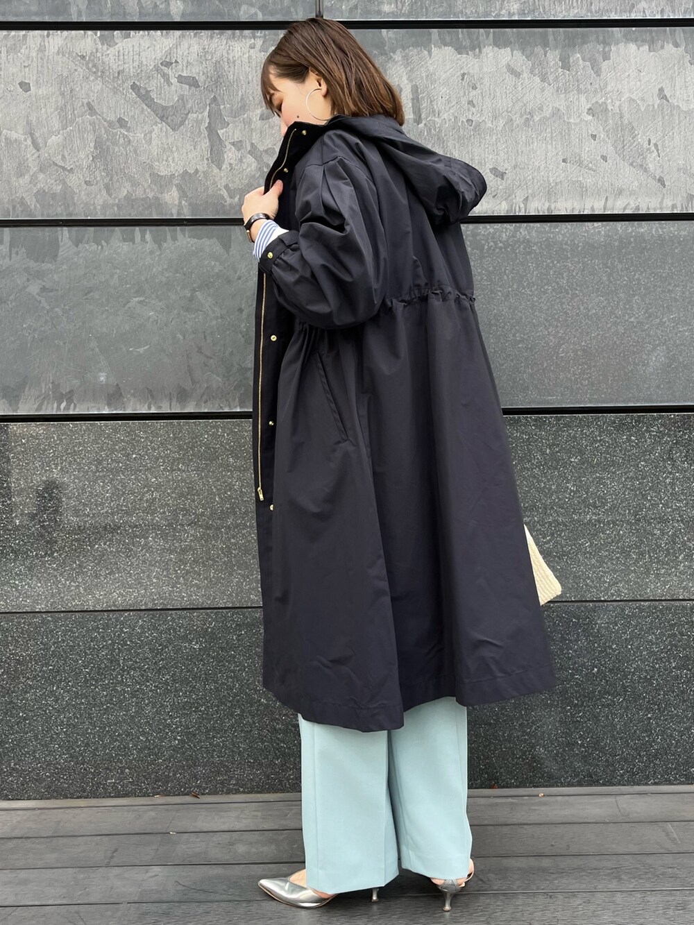 「NOLLEY'S、ノーリーズ、春アウター、ニット、カーディガン、シャツスタイル、カラーパンツ、ワイドパンツ、春コーデ、レイヤードスタイル、お出かけコーデ、通勤コーデ、高身長女子、ワントーンコーデ、30代」｜「NOLLEY’Sのウォッシャブル愛されイージータックワイドパンツ（その他パンツ、グリーン系）」を使った、SAYAKAさん（レディース・163cm）の春コーディネートの6枚目の写真