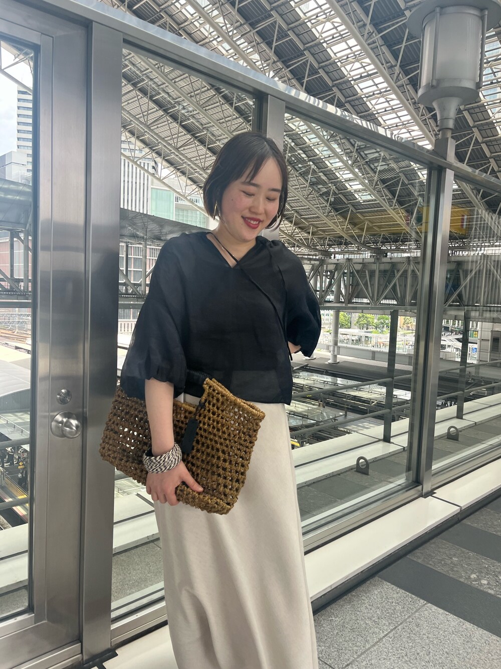 SAYAKAさんの「【BAGMATI/ バグマティ】ラフィアかごバッグ【PR林☆別注アイテム】（The Bagmati）」を使ったコーディネートの8枚目の写真