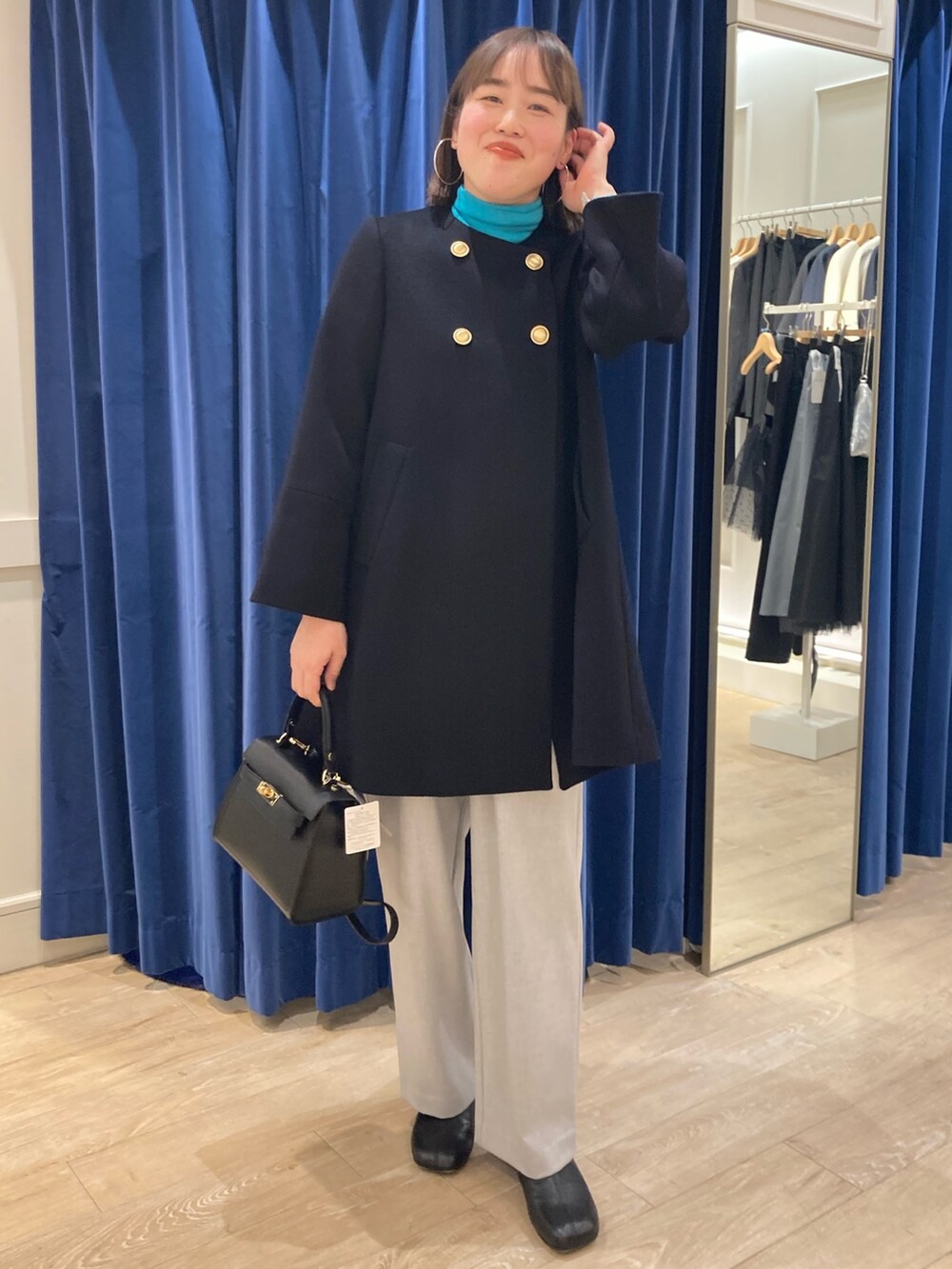 「NOLLEY'S、ノーリーズ、キレイめ、お出かけコーデ、年末年始、冬コーデ、ノーカラーコート、大人女子、大人かわいい、タートルネック、ワイドパンツ、クリスマスに着たい服、高身長女子、30代コーデ、冬アウター」｜「AULENTTIの【AULENTTI/ オーレンティ】スクエアひねりショルダーバッグ（E）（ショルダーバッグ、ブラック系）」を使った、SAYAKAさん（レディース・163cm）の冬コーディネートの9枚目の写真