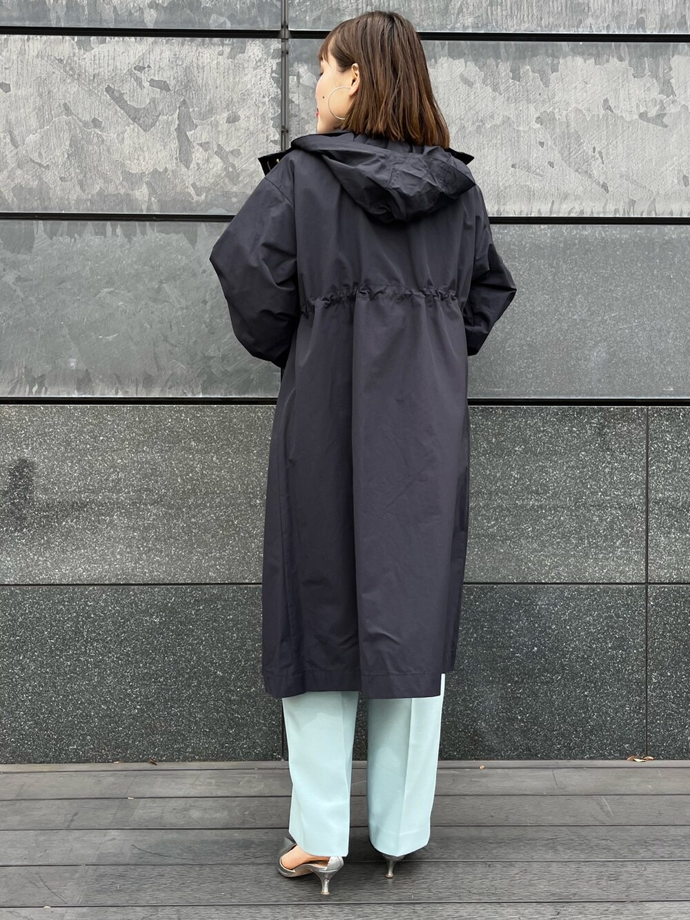 「NOLLEY'S、ノーリーズ、春アウター、ニット、カーディガン、シャツスタイル、カラーパンツ、ワイドパンツ、春コーデ、レイヤードスタイル、お出かけコーデ、通勤コーデ、高身長女子、ワントーンコーデ、30代」｜「NOLLEY’Sのウォッシャブル愛されイージータックワイドパンツ（その他パンツ、グリーン系）」を使った、SAYAKAさん（レディース・163cm）の春コーディネートの5枚目の写真