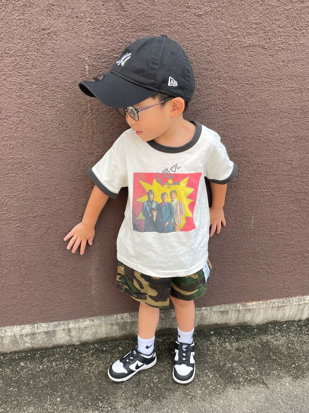 「休日スタイル、カジュアルコーデ、お出かけコーデ、カモフラ、迷彩、NIKE、ナイキ、nike dunk、4歳、キッズコーデ、ハーフパンツ、スニーカー、スニーカー×靴下、ナイキスニーカー、秋服まるっと大公開」｜「NEW ERAのニューエラキッズ キャップ Youth9TWENTY MLB（キャップ、ブラック系）」を使った、KAI☺︎KAIさん（キッズ・90cm）の秋コーディネートの2枚目の写真