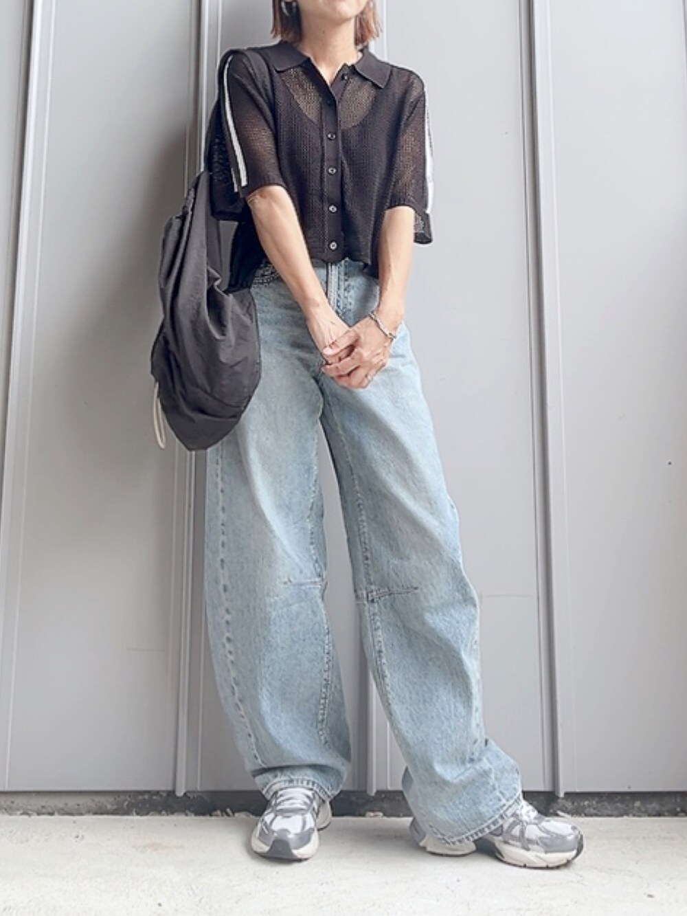 「夏コーデ、大人女子、シンプルスタイル、大人カジュアルコーデ、夏ファッション、メッシュ、ライン、tiptop、tipコーデ、低身長、GU、バレルレッグジーンズ、デニムパンツ、スニーカーコーデ、NIKE」｜「tiptopのメッシュポロ衿カーディガン（カーディガン/ボレロ、ブラック系）」を使った、m♡ao*さん（レディース・152cm）の夏コーディネートの3枚目の写真