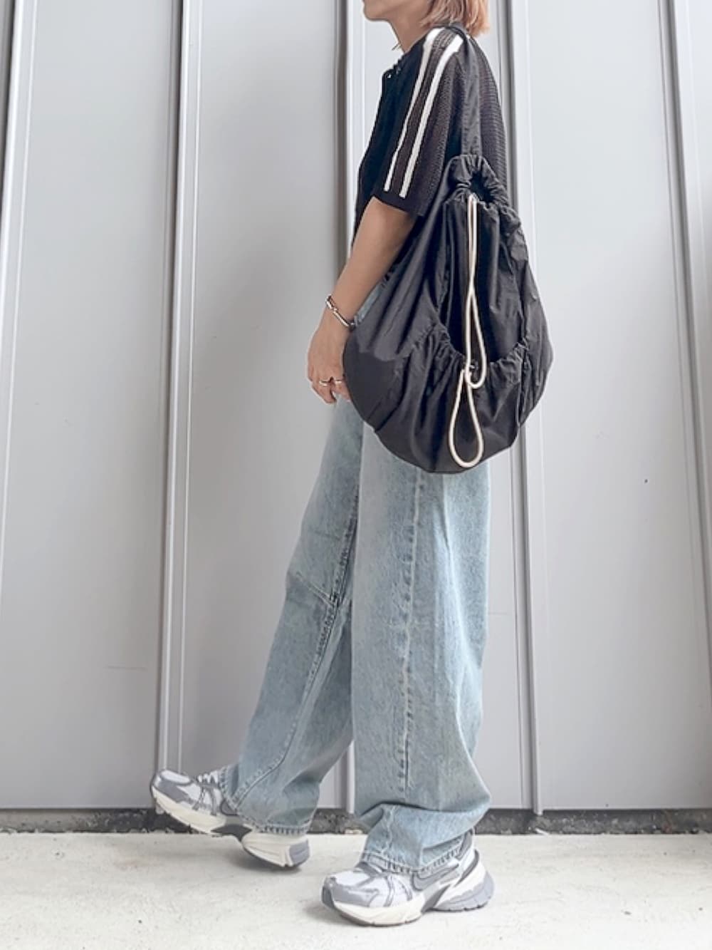 「夏コーデ、大人女子、シンプルスタイル、大人カジュアルコーデ、夏ファッション、メッシュ、ライン、tiptop、tipコーデ、低身長、GU、バレルレッグジーンズ、デニムパンツ、スニーカーコーデ、NIKE」｜「tiptopのメッシュポロ衿カーディガン（カーディガン/ボレロ、ブラック系）」を使った、m♡ao*さん（レディース・152cm）の夏コーディネートの4枚目の写真
