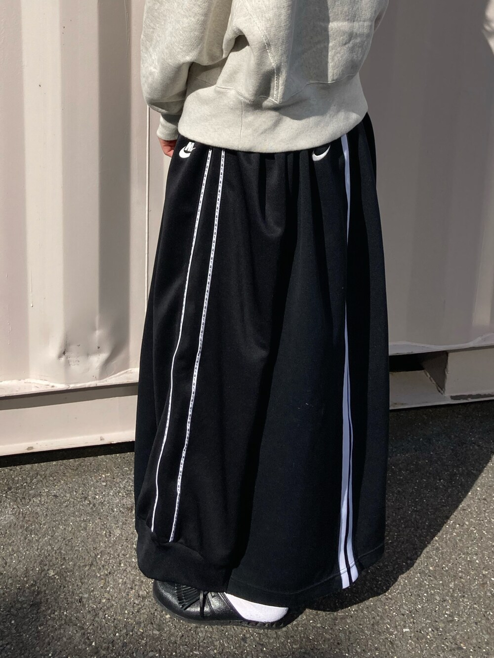 「Champion、リバースウィーブ、モックネック、スウェット、ロングスカート、リメイク、アクロンリメイク✂️、アクロンオーダーリメイク✂️、bensan、巾着バッグ、handmade」｜「Championのアイテム（スウェット、グレー系）」を使った、Rabbitsekine🐰さん（レディース・163cm）の秋コーディネートの3枚目の写真