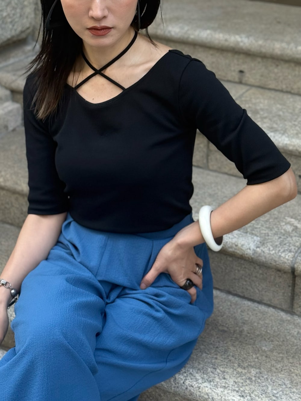 「ワイドパンツ、Tシャツ、黒Tシャツ、バックオープン、しまむら、しまむらコーデ、夏コーデ、プチプラコーデ、シンプルコーデ、高身長コーデ、トートバッグ、夏ファッション、カラーパンツ、チョーカー、プチプラ」｜「しまむらのRafraf×IMOKO TT*IMKバックPO  商品番号521-8062(ブラック Lサイズ)（Tシャツ/カットソー、ブラック系）」を使った、IMOKOさん（骨格ストレート・レディース・170cm）の春コーディネートの4枚目の写真