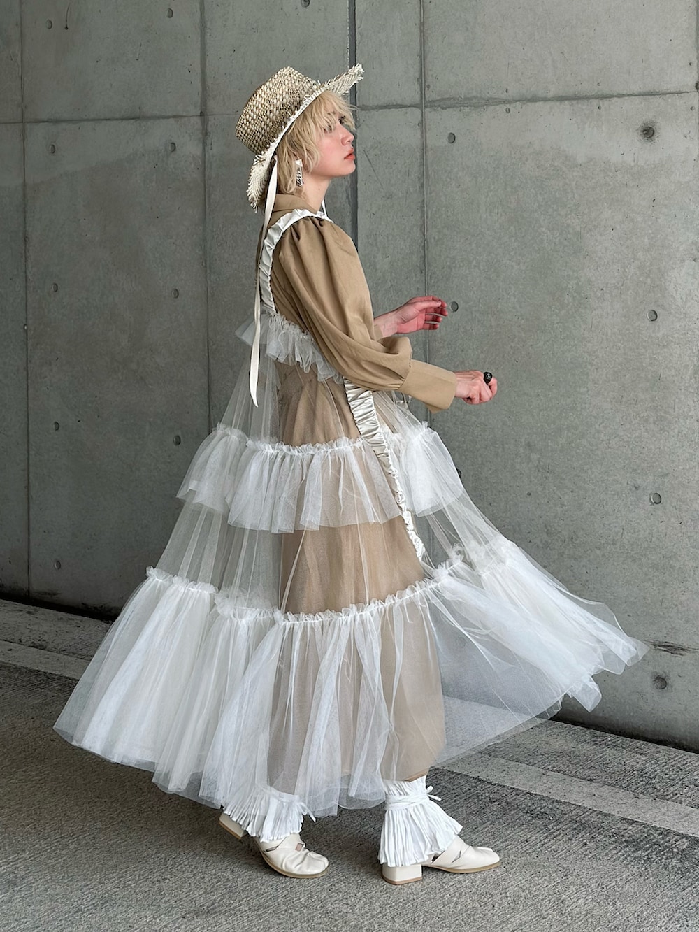 タグ付新品☆J1U by LA BELLE ETUDE☆ホワイト☆チュールジレ J1U by LA BELLE ETUDE】バックルデザインチュールジレ – LA