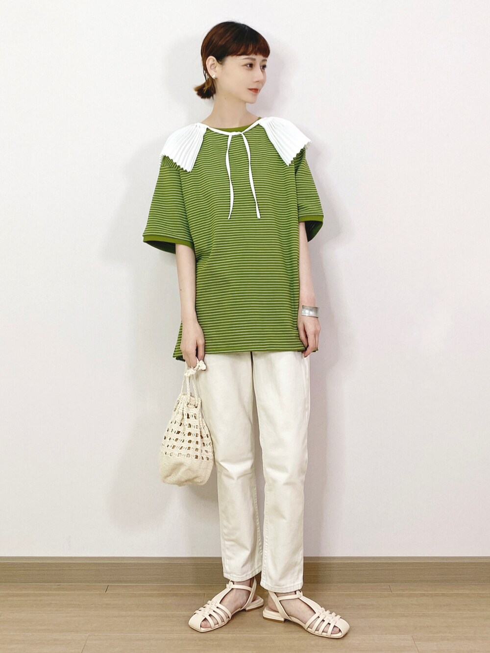 「ootd、休闲、牛仔裤、基础款、シンプル、パンツスタイル、グリーン、ボーダー、Tシャツ、ビッグカラー、プリーツ、付け襟、きれいめカジュアル、カジュアル、サンダル」｜「Kastaneの【WEB限定】リンガーボーダー5分袖TEE（Tシャツ/カットソー、グリーン系）」を使った、喵喵小桃さん（レディース・160cm）の春コーディネートの2枚目の写真